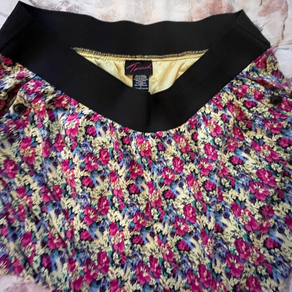 Torrid Plus Size Floral Patterned Skirt with Lining Size: 3